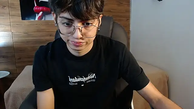 Snapshot of jhoellx chatting on 11-19-25, 07:36 jhoellx online show from 11-19-25, 07:36