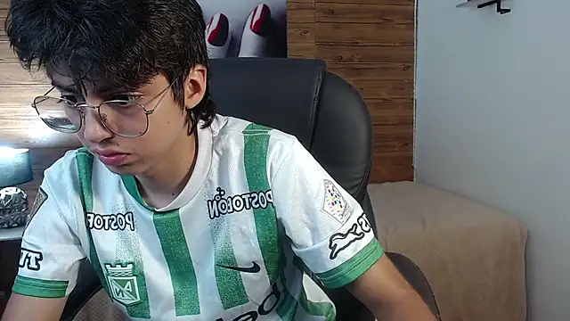 Snapshot of jhoellx chatting on 11-20-25, 07:46 jhoellx online show from 11-20-25, 07:46