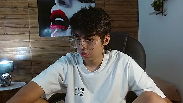 Snapshot of jhoellx chatting on 11-25-25, 07:58 jhoellx online show from 11-25-25, 07:58