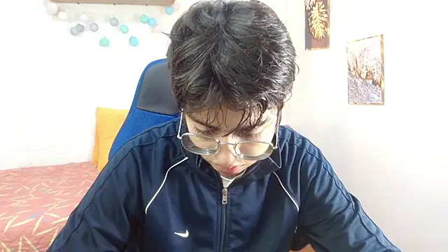 Snapshot of jhoellx chatting on 11-30-25, 01:04 jhoellx online show from 11-30-25, 01:04