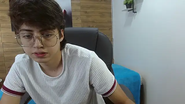 Snapshot of jhoellx chatting on 12-13-25, 07:53 jhoellx online show from 12-13-25, 07:53