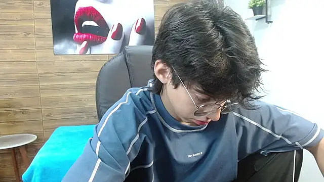 Snapshot of jhoellx chatting on 12-14-25, 12:43 jhoellx online show from 12-14-25, 12:43