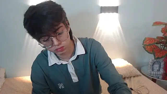 Snapshot of jhoellx chatting on 12-17-25, 01:17 jhoellx online show from 12-17-25, 01:17