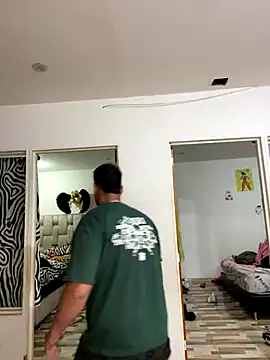 Snapshot of Cristian_099 chatting on 12-21-25, 08:38 Cristian 099 online show from 12-21-25, 08:38