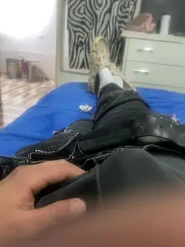 Snapshot of Cristian_099 chatting on 02-15-26, 09:44 Cristian 099 online show from 02-15-26, 09:44