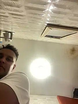 Snapshot of Cristian_099 chatting on 02-22-26, 02:37 Cristian 099 online show from 02-22-26, 02:37