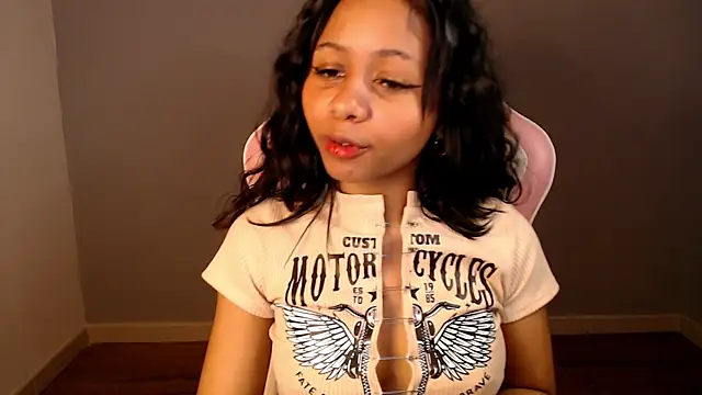 Snapshot of Natasha_mh2 chatting on 01-19-25, 03:18 Natasha mh2 online show from 01-19-25, 03:18