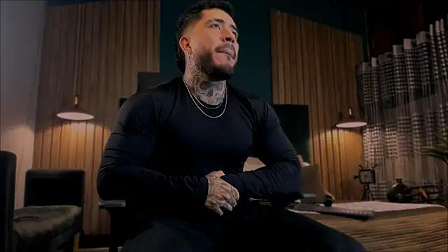 Snapshot of LeoSalvatore_ chatting on 02-07-25, 03:45 LeoSalvatore online show from 02-07-25, 03:45