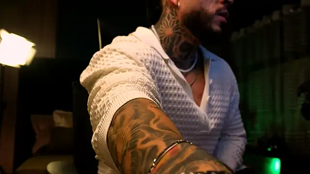 Snapshot of LeoSalvatore_ chatting on 03-14-25, 07:26 LeoSalvatore online show from 03-14-25, 07:26