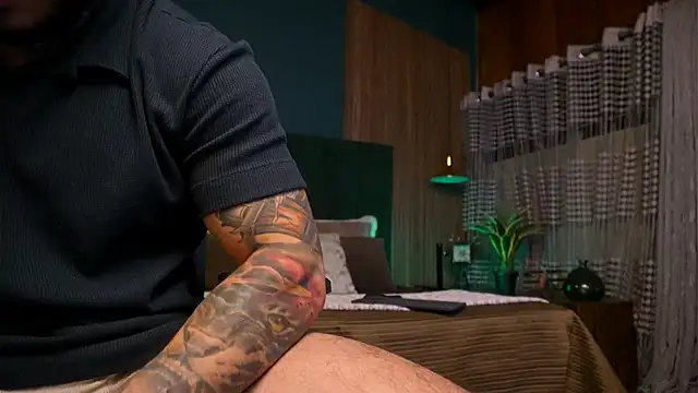 Snapshot of LeoSalvatore_ chatting on 03-18-25, 08:14 LeoSalvatore online show from 03-18-25, 08:14