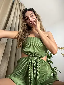 cuteluci  online show from 11-28-25, 11:24