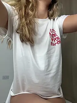 cuteluci  online show from 04-15-26, 01:07