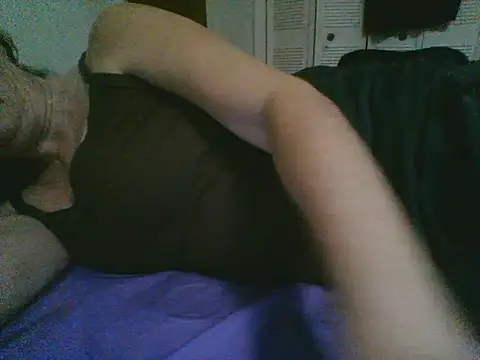 Snapshot of Emilylyn2501 chatting on 11-14-25, 12:09 Emilylyn2501 online show from 11-14-25, 12:09