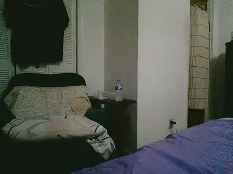 Snapshot of Emilylyn2501 chatting on 11-30-25, 02:26 Emilylyn2501 online show from 11-30-25, 02:26