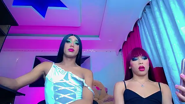 Snapshot of NahomiCamper chatting on 01-25-25, 04:23 NahomiCamper online show from 01-25-25, 04:23