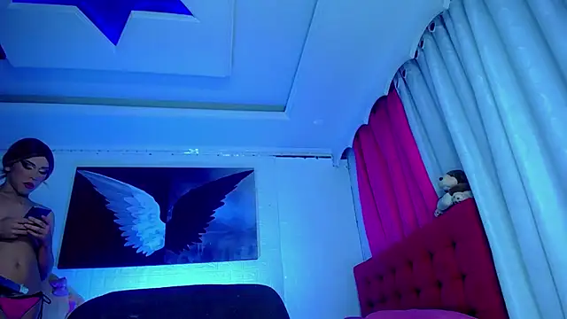 Snapshot of NahomiCamper chatting on 03-18-25, 03:31 NahomiCamper online show from 03-18-25, 03:31