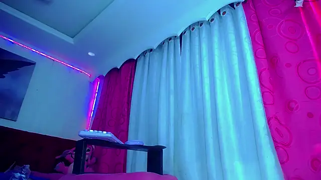 Snapshot of NahomiCamper chatting on 09-24-25, 02:31 NahomiCamper online show from 09-24-25, 02:31