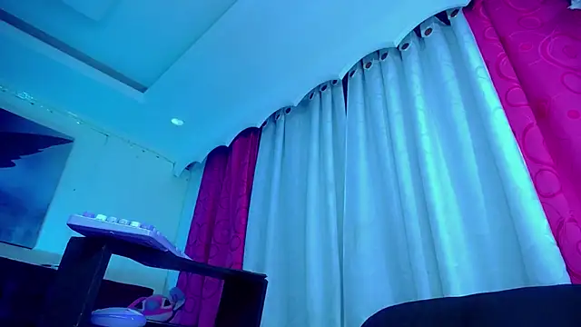 Snapshot of NahomiCamper chatting on 09-26-25, 02:48 NahomiCamper online show from 09-26-25, 02:48