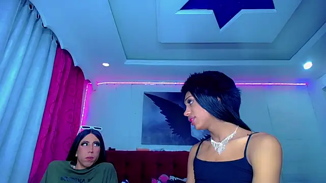 Snapshot of NahomiCamper chatting on 10-18-25, 01:23 NahomiCamper online show from 10-18-25, 01:23