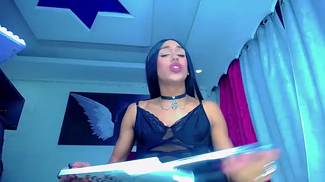 Snapshot of NahomiCamper chatting on 10-30-25, 10:21 NahomiCamper online show from 10-30-25, 10:21