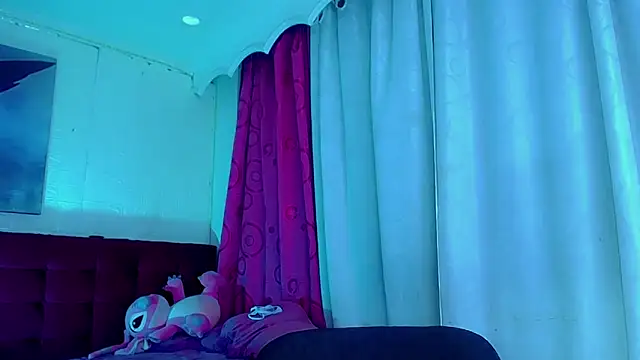 Snapshot of NahomiCamper chatting on 11-02-25, 10:45 NahomiCamper online show from 11-02-25, 10:45