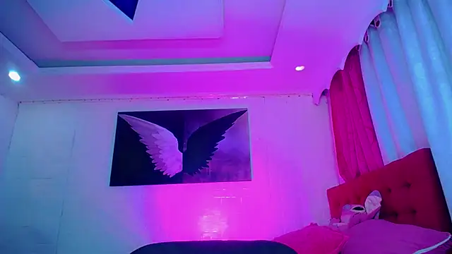 Snapshot of NahomiCamper chatting on 11-24-25, 10:20 NahomiCamper online show from 11-24-25, 10:20