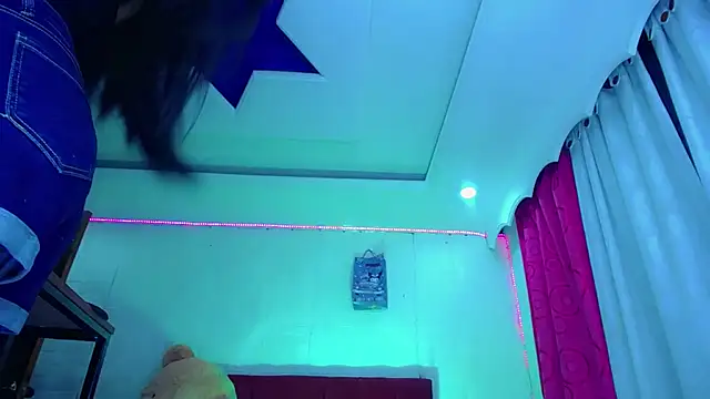 NahomiCamper online show from 03-24-26, 01:21