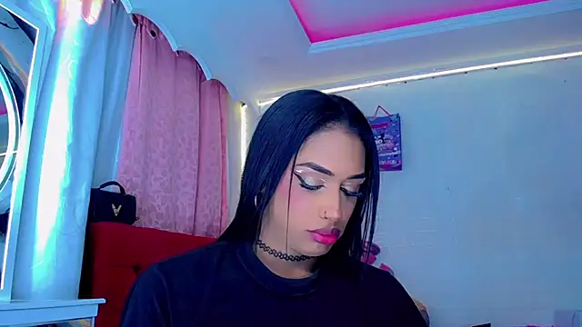 Snapshot of NahomiCamper chatting on 06-11-26, 01:49 NahomiCamper online show from 06-11-26, 01:49