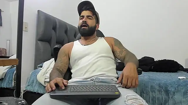 Snapshot of Lyon_vach chatting on 12-11-24, 10:27 Lyon vach online show from 12-11-24, 10:27