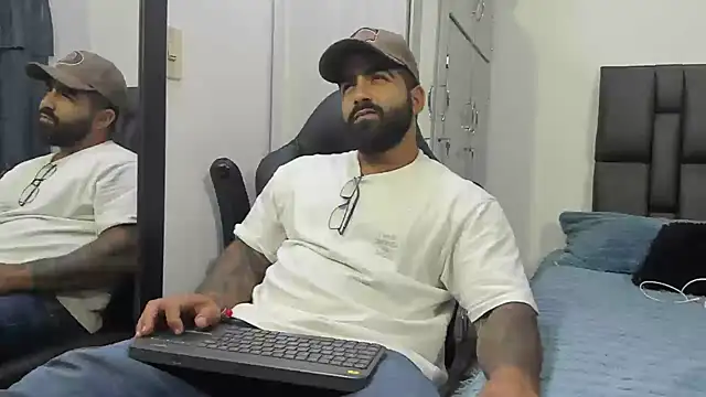 Snapshot of Lyon_vach chatting on 12-15-24, 01:57 Lyon vach online show from 12-15-24, 01:57
