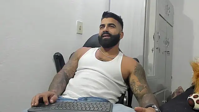 Snapshot of Lyon_vach chatting on 12-29-24, 10:47 Lyon vach online show from 12-29-24, 10:47
