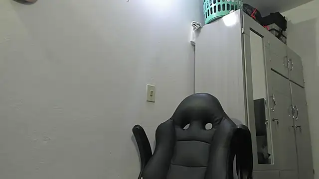 Snapshot of Lyon_vach chatting on 12-30-24, 04:53 Lyon vach online show from 12-30-24, 04:53