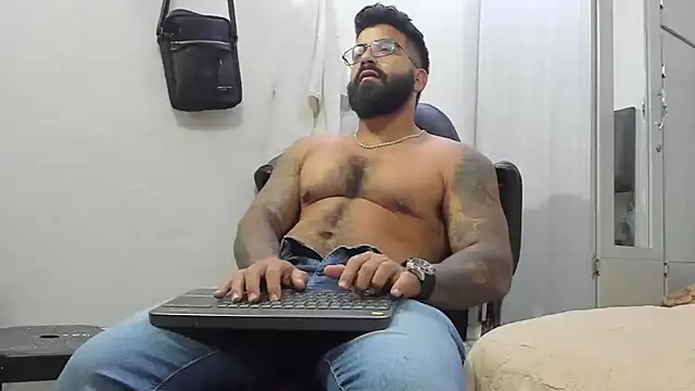 Snapshot of Lyon_vach chatting on 01-13-25, 05:01 Lyon vach online show from 01-13-25, 05:01