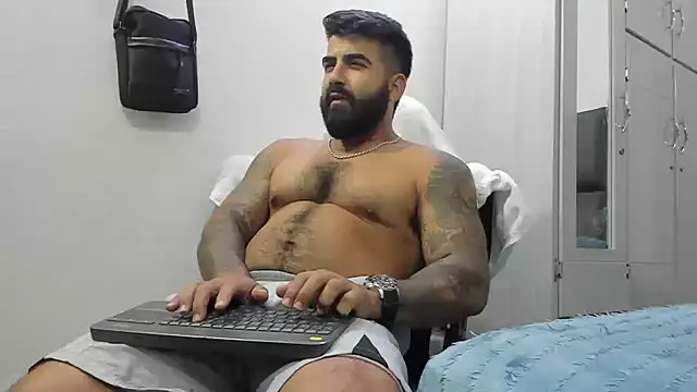 Snapshot of Lyon_vach chatting on 01-15-25, 04:15 Lyon vach online show from 01-15-25, 04:15