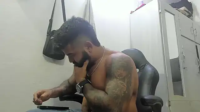 Snapshot of Lyon_vach chatting on 01-26-25, 06:58 Lyon vach online show from 01-26-25, 06:58