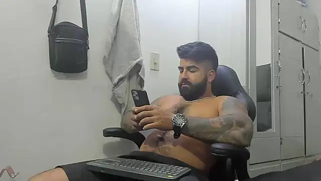Snapshot of Lyon_vach chatting on 02-04-25, 03:47 Lyon vach online show from 02-04-25, 03:47