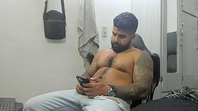 Snapshot of Lyon_vach chatting on 02-04-25, 06:49 Lyon vach online show from 02-04-25, 06:49