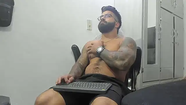 Snapshot of Lyon_vach chatting on 02-05-25, 12:20 Lyon vach online show from 02-05-25, 12:20