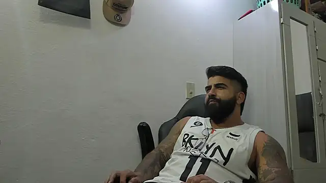 Snapshot of Lyon_vach chatting on 02-11-25, 03:40 Lyon vach online show from 02-11-25, 03:40