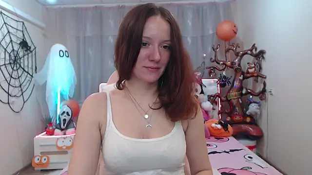 Snapshot of BarbaraStily chatting on 10-24-25, 07:49 BarbaraStily online show from 10-24-25, 07:49