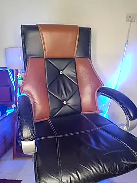 Snapshot of Black-Pearll chatting on 02-04-25, 02:43 Black-Pearll online show from 02-04-25, 02:43