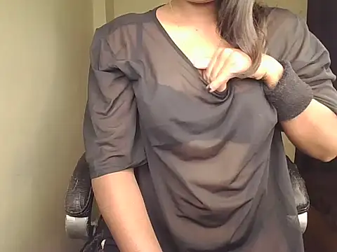 Snapshot of Black-Pearll chatting on 11-04-25, 05:45 Black-Pearll online show from 11-04-25, 05:45