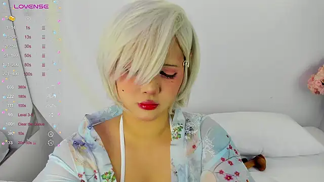 Snapshot of NanaOsaky chatting on 02-04-25, 12:33 NanaOsaky online show from 02-04-25, 12:33