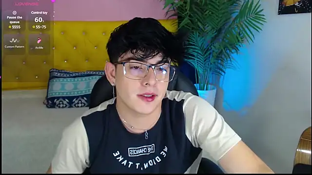 Snapshot of nolan_twink1 chatting on 01-09-25, 05:43 nolan twink1 online show from 01-09-25, 05:43