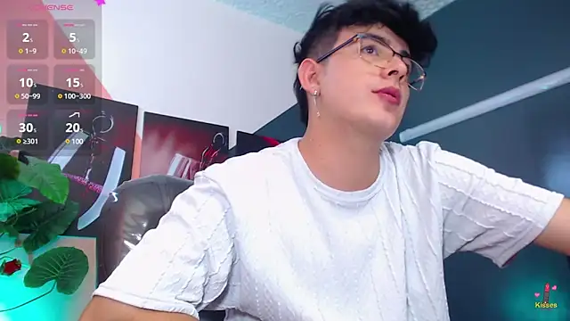 Snapshot of nolan_twink1 chatting on 02-05-25, 08:46 nolan twink1 online show from 02-05-25, 08:46