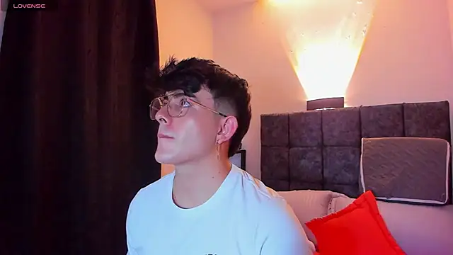 Snapshot of nolan_twink1 chatting on 10-08-25, 02:31 nolan twink1 online show from 10-08-25, 02:31