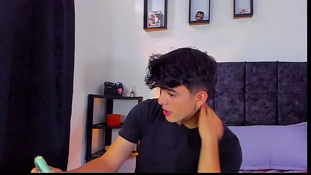 Snapshot of nolan_twink1 chatting on 10-16-25, 07:37 nolan twink1 online show from 10-16-25, 07:37