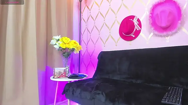 Snapshot of ladylians chatting on 12-18-24, 06:14 ladylians online show from 12-18-24, 06:14