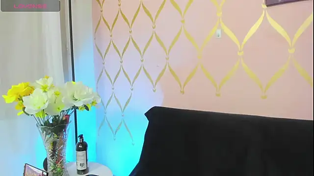 Snapshot of ladylians chatting on 01-21-25, 06:12 ladylians online show from 01-21-25, 06:12