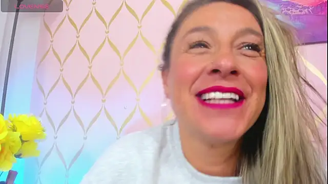 Snapshot of ladylians chatting on 01-22-25, 12:48 ladylians online show from 01-22-25, 12:48